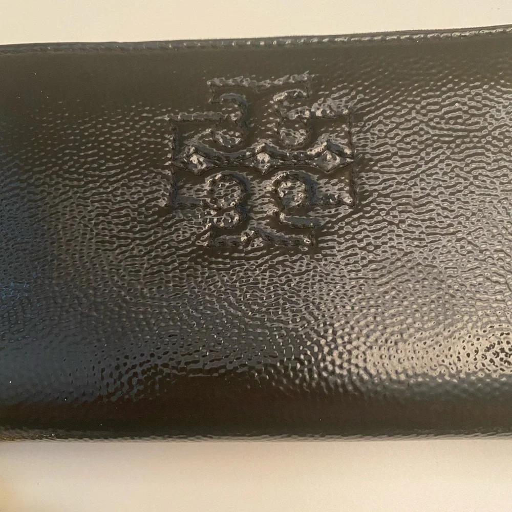Tory Burch Thea patent leather wristlet